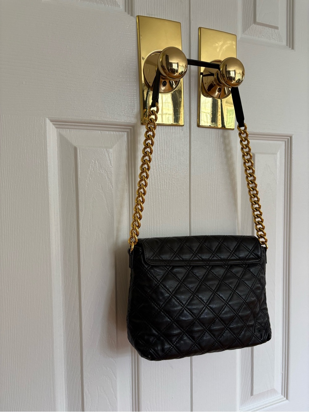 Marc Jacobs Black Quilted Shoulder Bag with Gold Chain - Picture 4 of 7